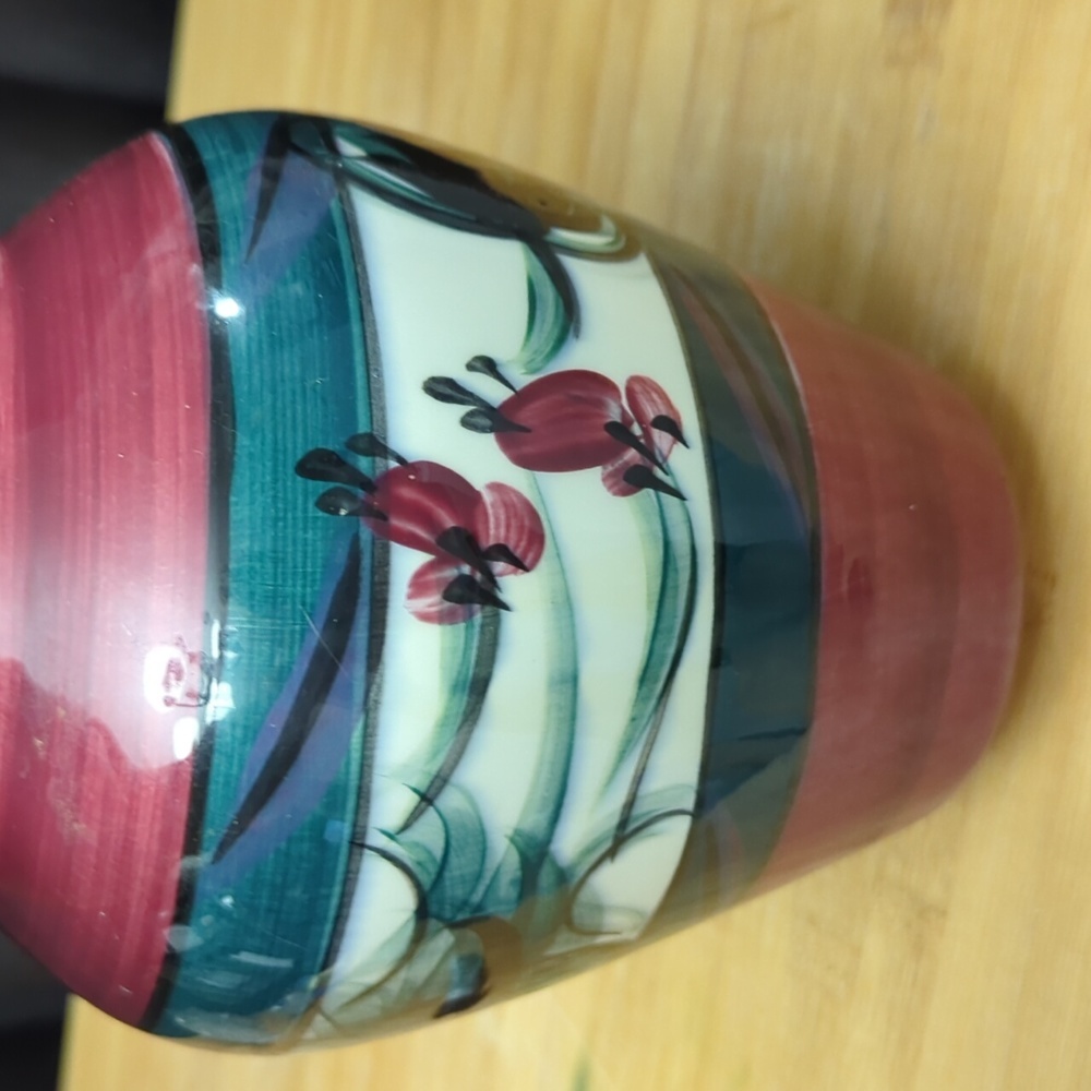 Signed Red Grapevine Gail Pittman Vase - Picture 4 of 6